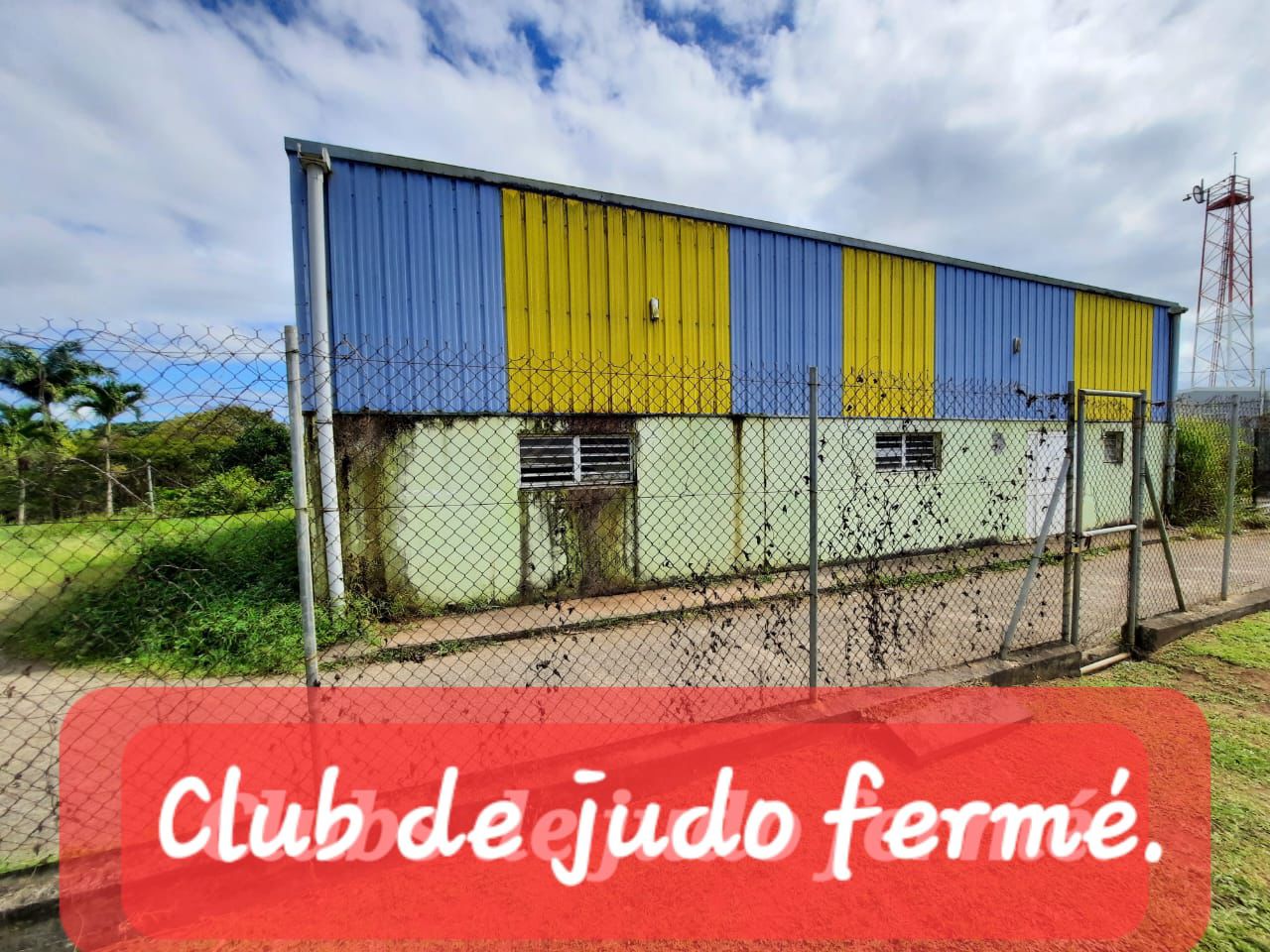 Salle de judo délabrée