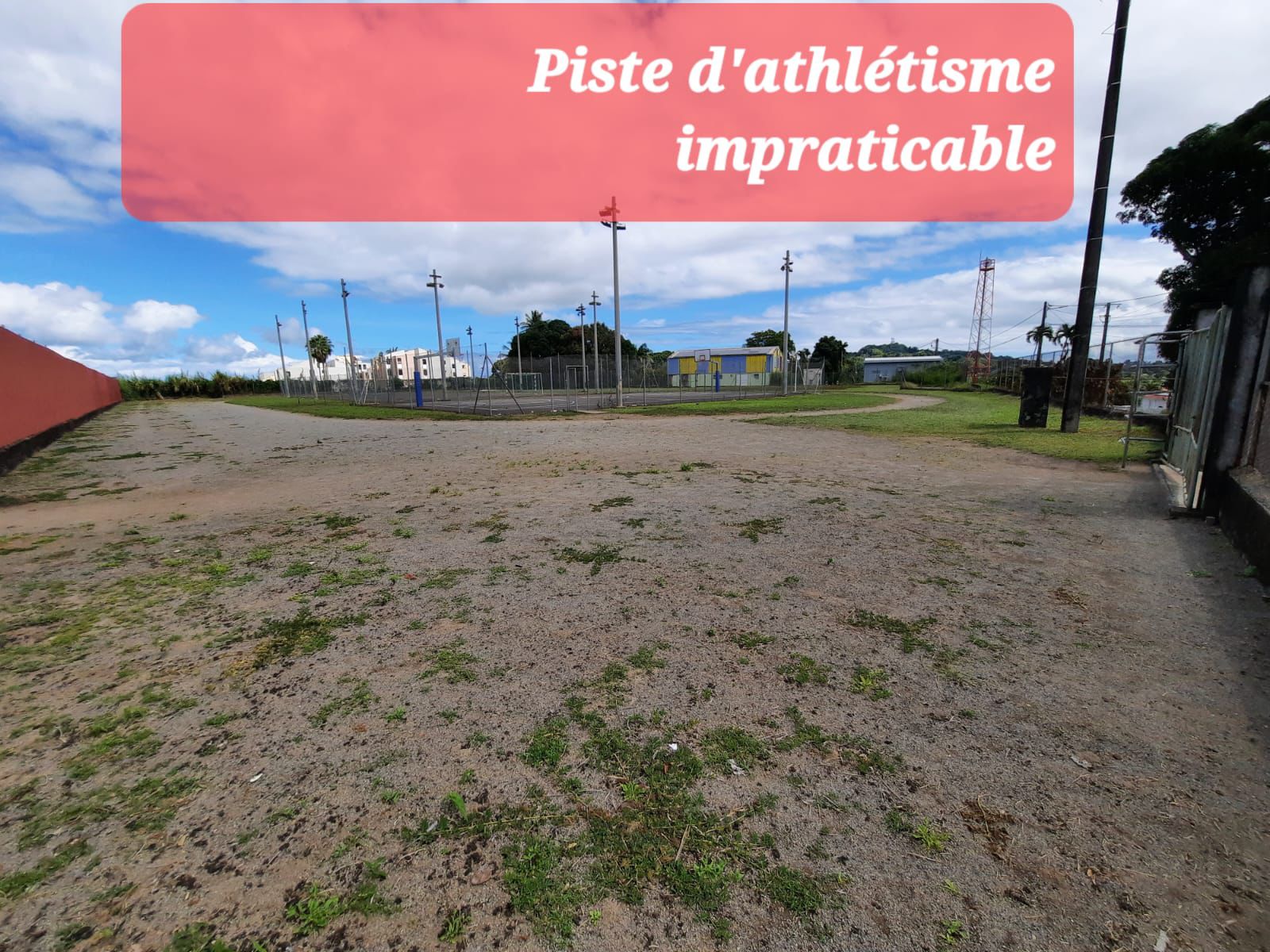 Piste d'athlétisme dégradée